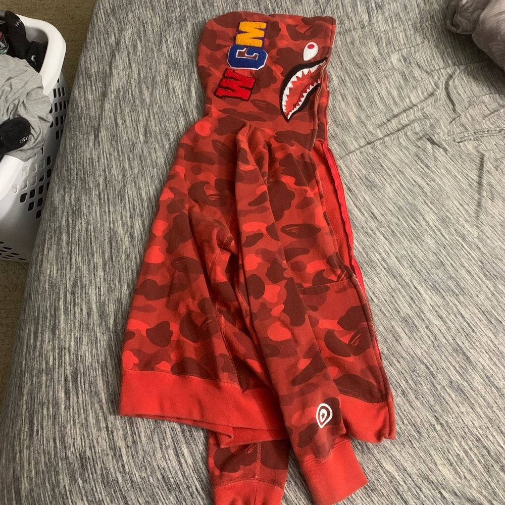 Mens Bape hoodie (large)